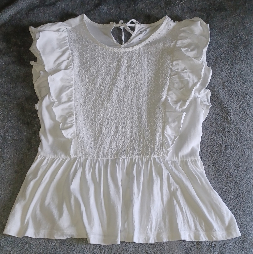 GAP SIZE M. White Ruffled Women's Top